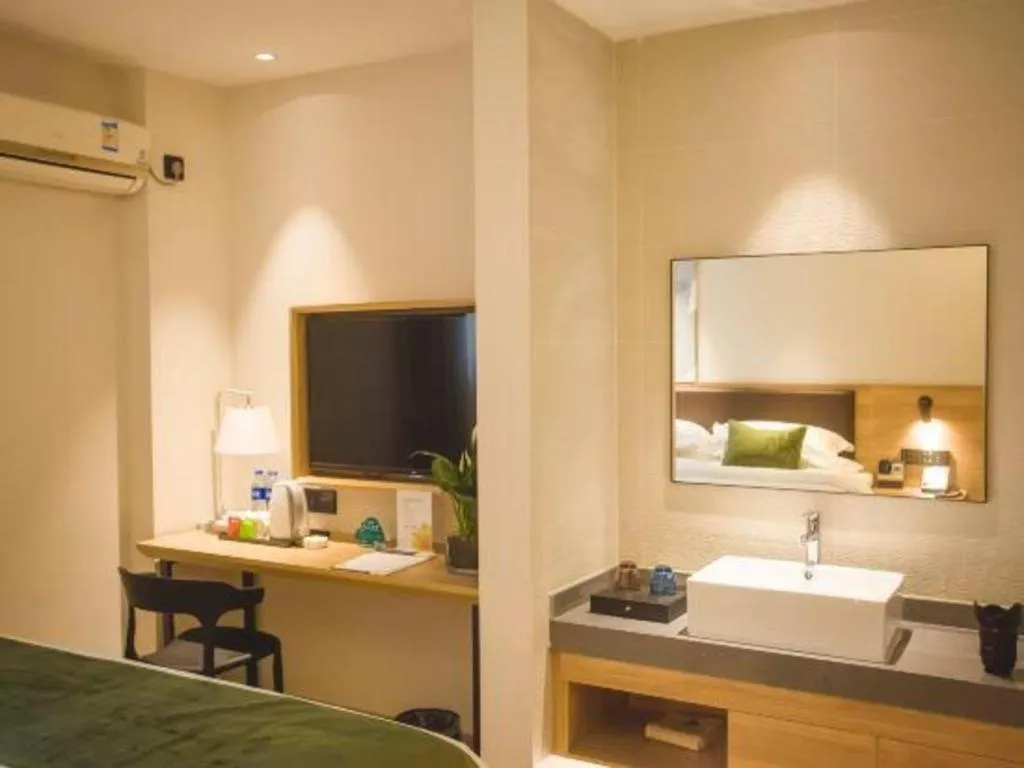 Bed in GreenTree Inn Express Taizhou Jiangyan Hardware City