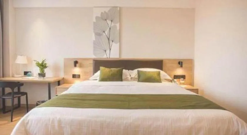 Bed in GreenTree Inn Express Taizhou Jiangyan Hardware City