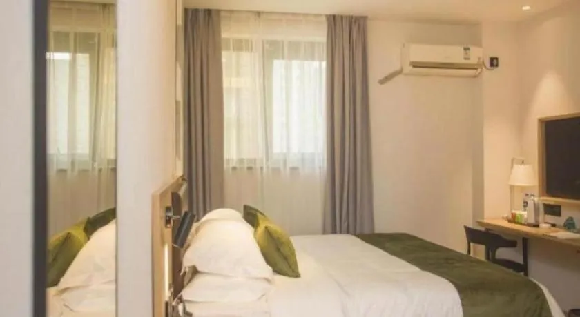 Bed in GreenTree Inn Express Taizhou Jiangyan Hardware City