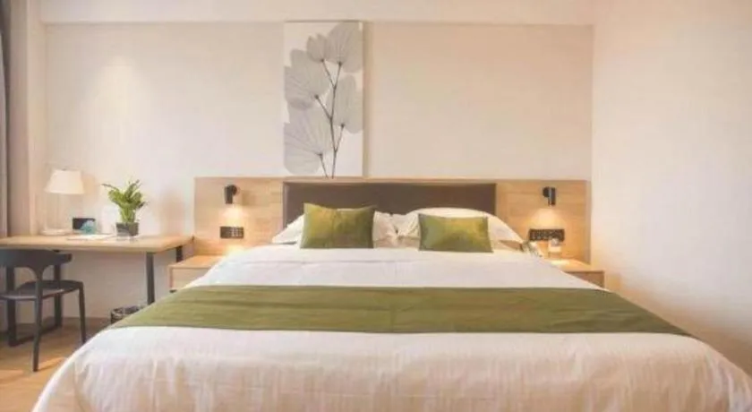 Bed in GreenTree Inn Express Taizhou Jiangyan Hardware City