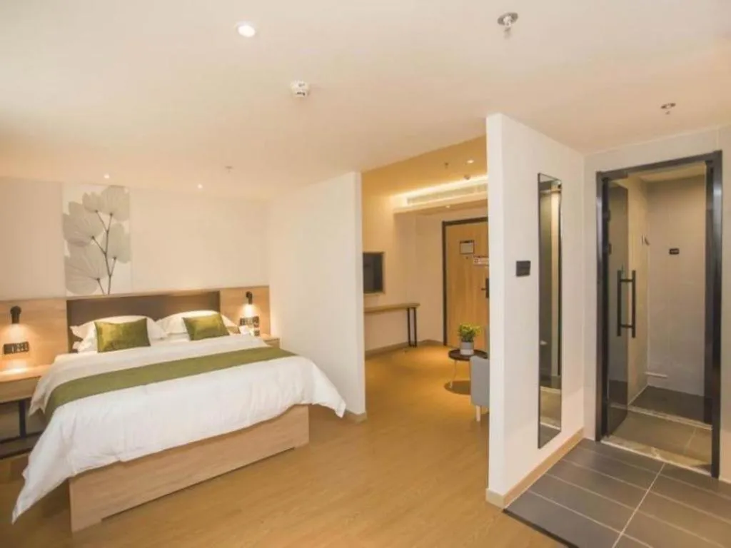Bed in GreenTree Inn Express Taizhou Jiangyan Hardware City