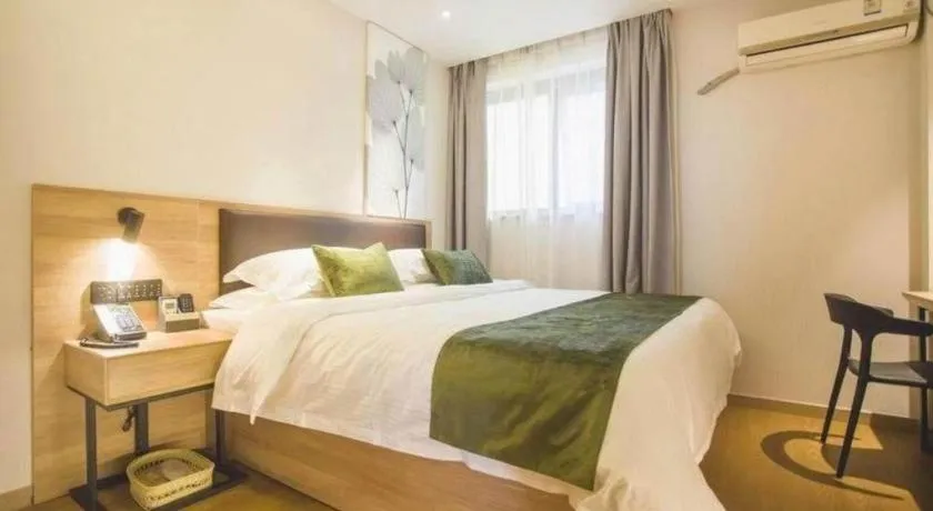 Bed in GreenTree Inn Express Taizhou Jiangyan Hardware City