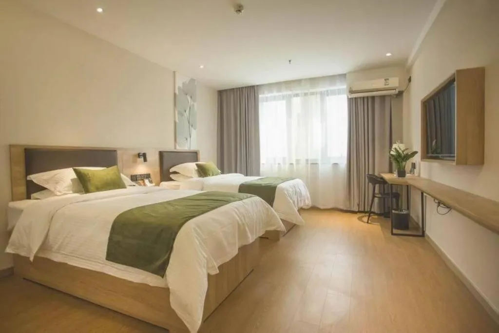 Bed in GreenTree Inn Express Taizhou Jiangyan Hardware City