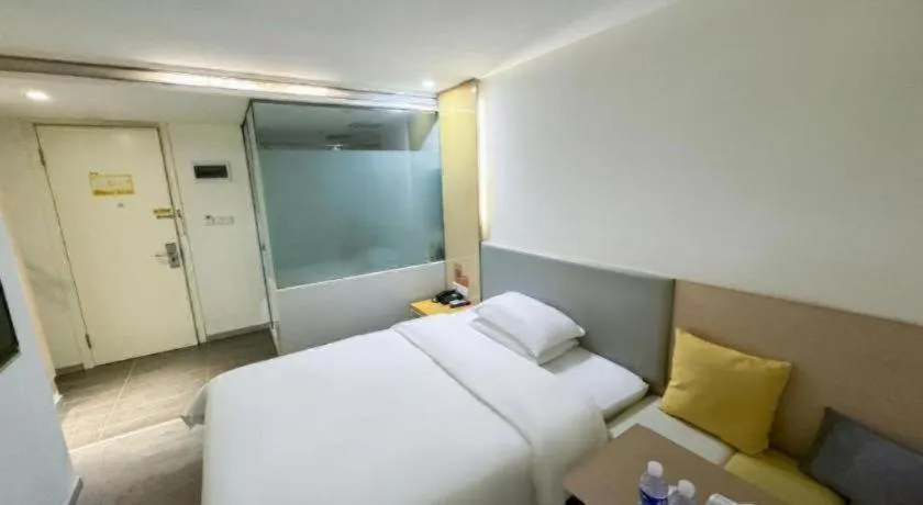 Bed in 7 Days Inn Harbin West Railway Station