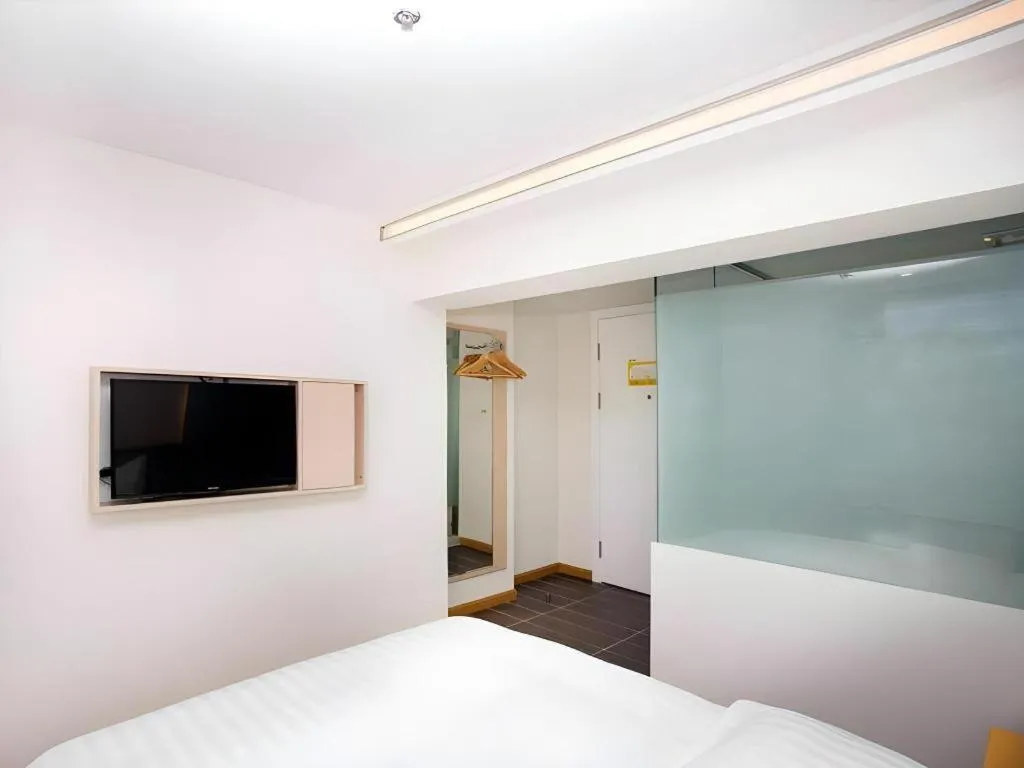 Bed in 7 Days Inn Harbin West Railway Station