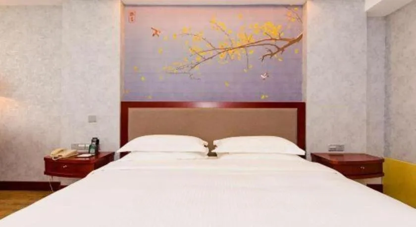 Bed in Junyu Grand Hotel Qinhuangdao