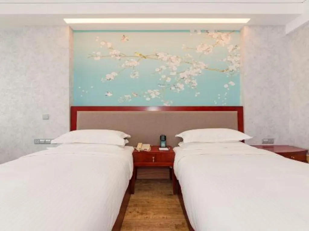 Bed in Junyu Grand Hotel Qinhuangdao