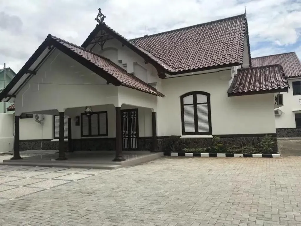 OYO 92468 Roemah Djatinegara