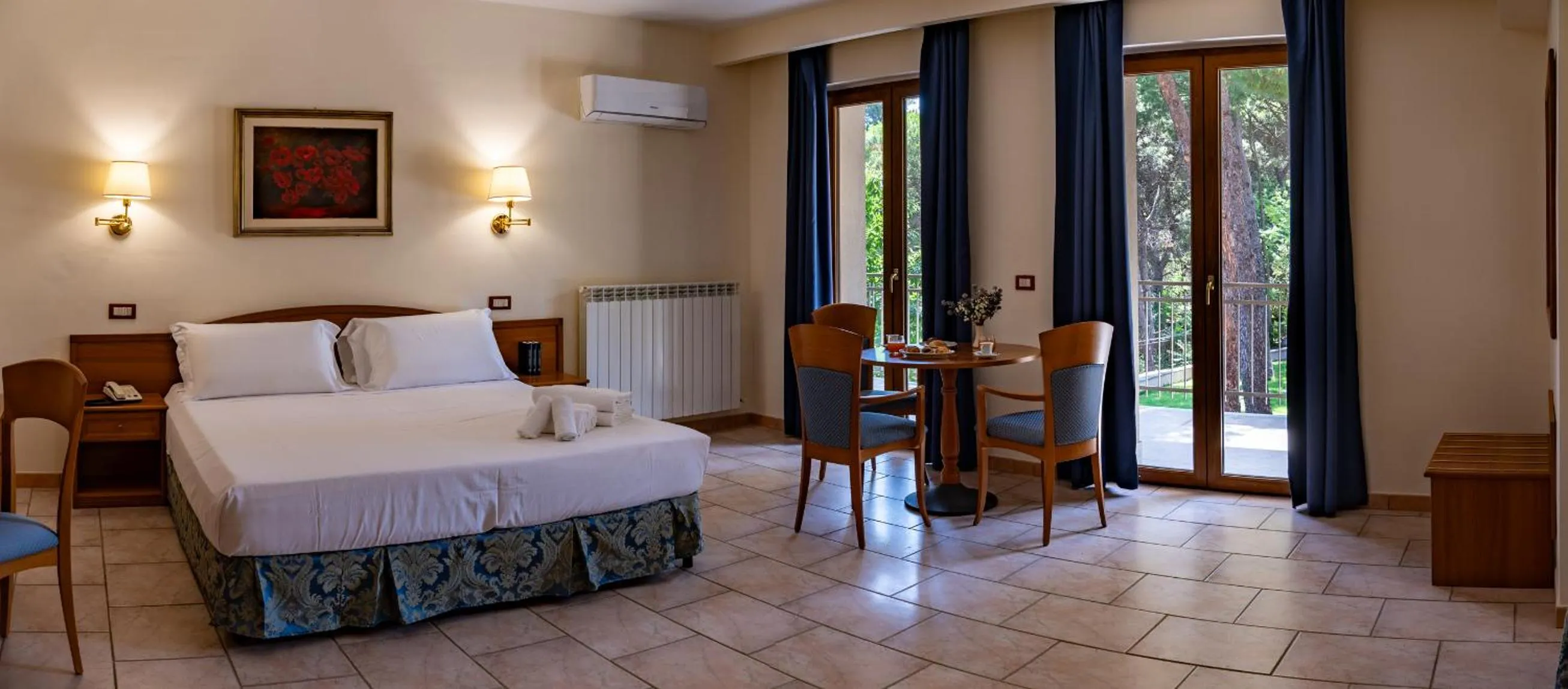 Deluxe Double Room with Balcony and Sea View in Hotel Bisanzio Resort