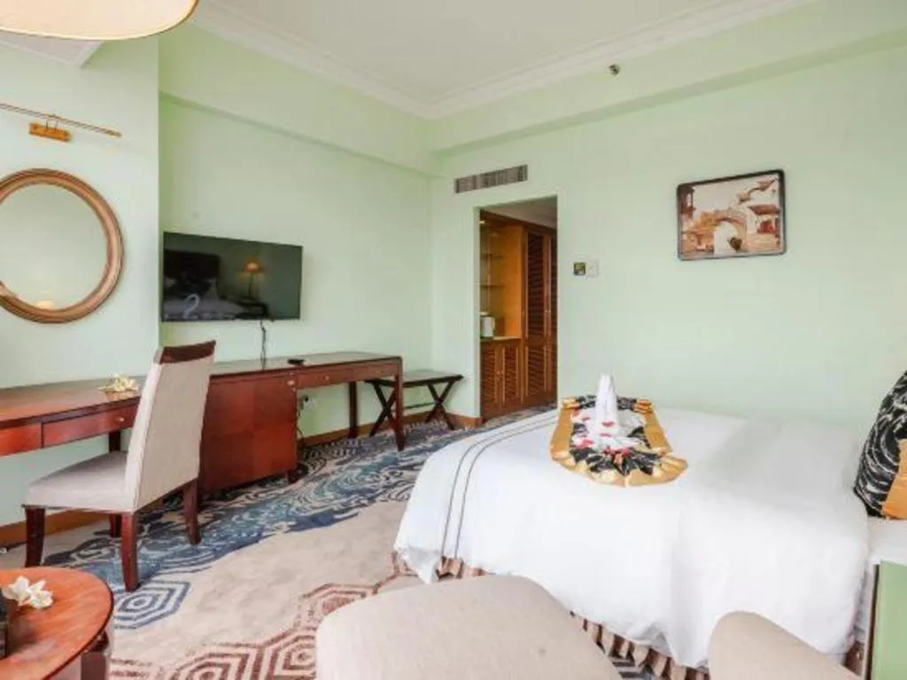 Bed in Xinyuan Hot Spring Hotel