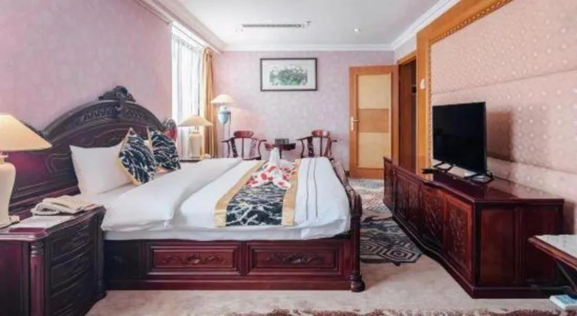Bed in Xinyuan Hot Spring Hotel