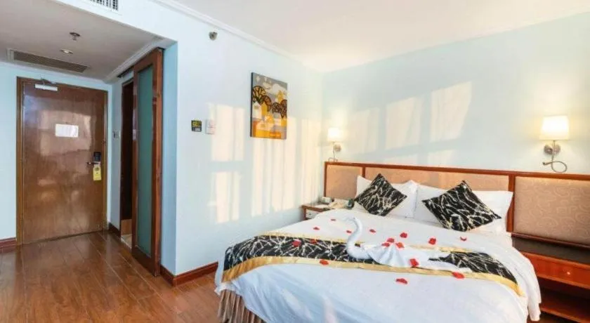 Bed in Xinyuan Hot Spring Hotel