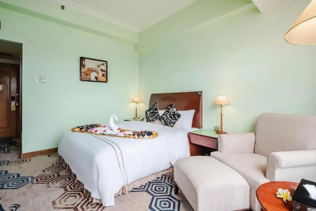 Bed in Xinyuan Hot Spring Hotel