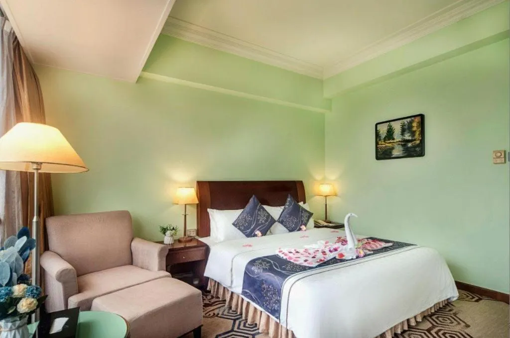 Bed in Xinyuan Hot Spring Hotel