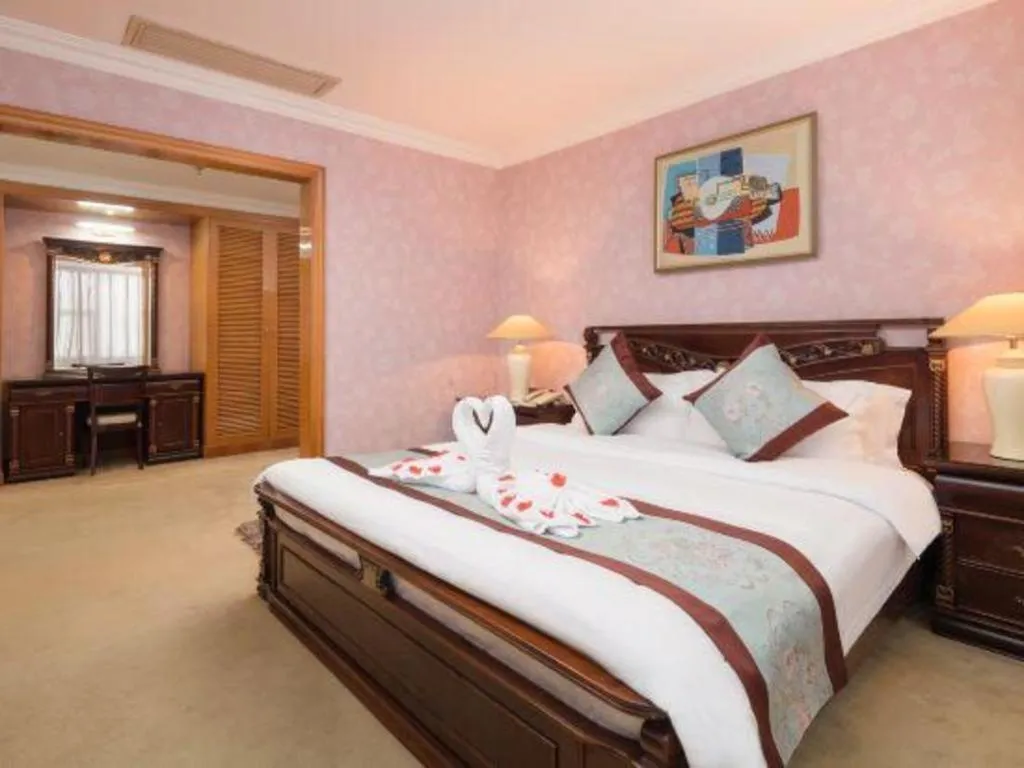 Bed in Xinyuan Hot Spring Hotel