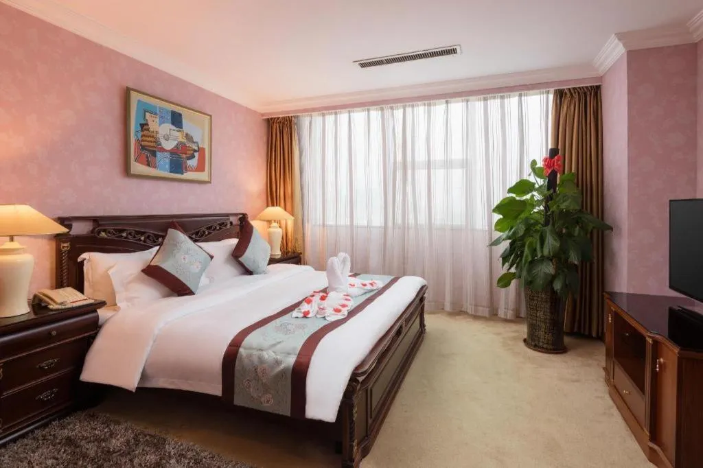 Bed in Xinyuan Hot Spring Hotel