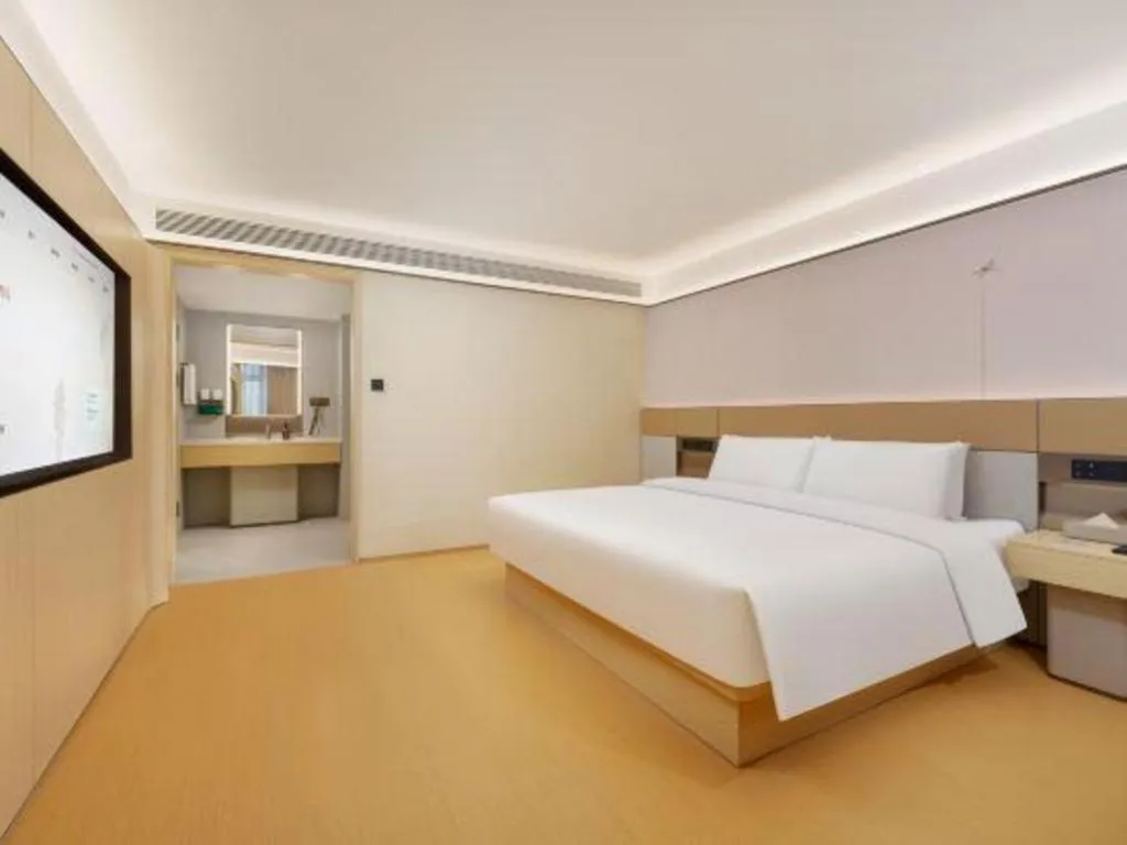 Bed in Dalian Liangyun Hotel