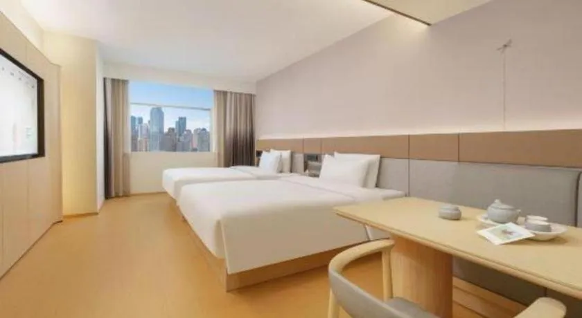 Bed in Dalian Liangyun Hotel