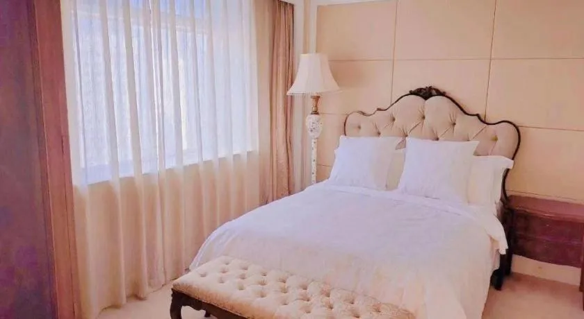 Bed in Dalian Liangyun Hotel