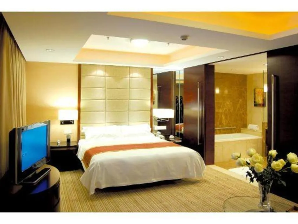 Bed in Dalian Liangyun Hotel