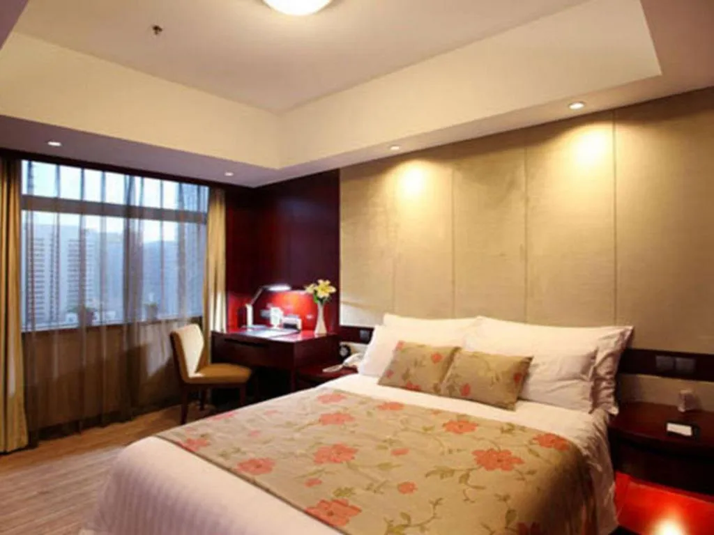 Bed in Dalian Liangyun Hotel