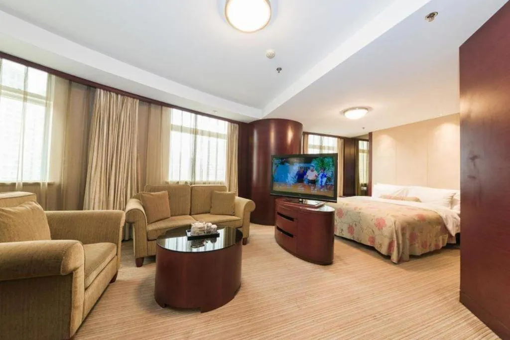 Bed in Dalian Liangyun Hotel