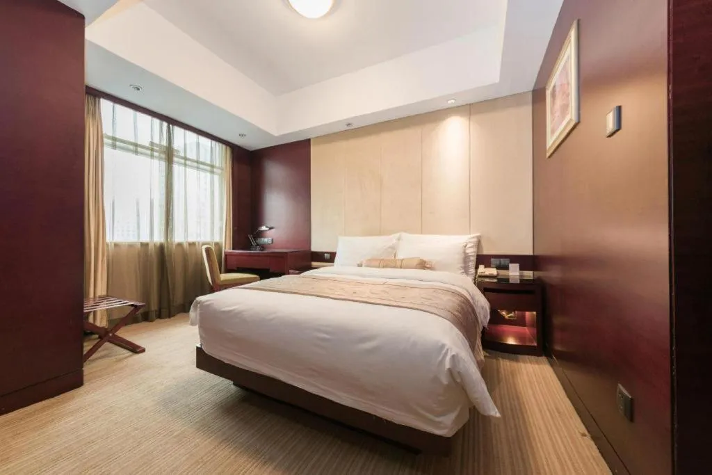 Bed in Dalian Liangyun Hotel