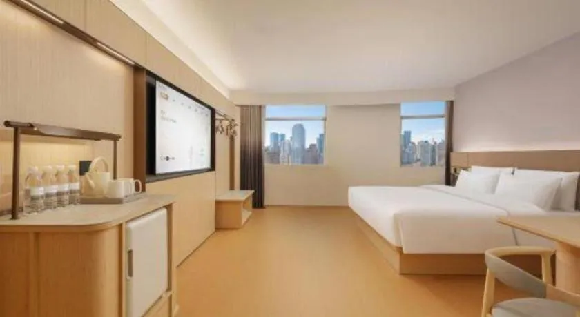 Bed in Dalian Liangyun Hotel