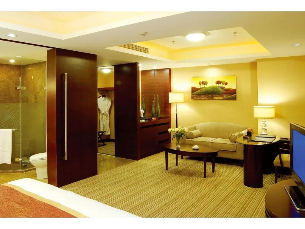 Bed in Dalian Liangyun Hotel