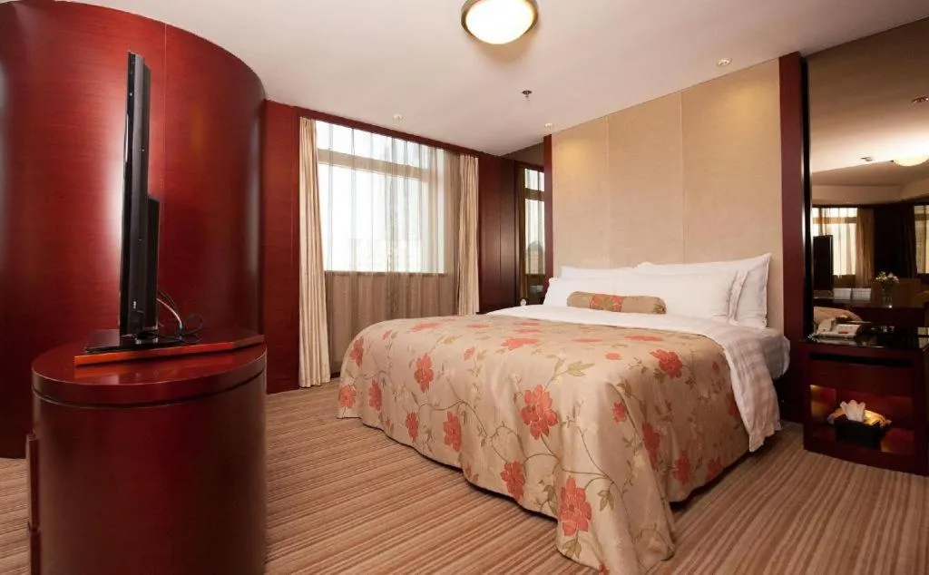 Bed in Dalian Liangyun Hotel