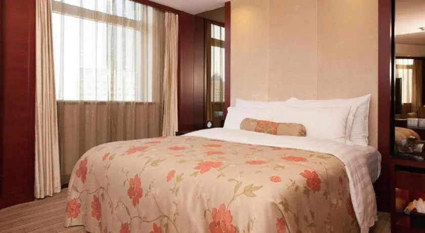 Bed in Dalian Liangyun Hotel