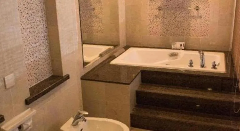 Dongguan MCB Lake Hotel