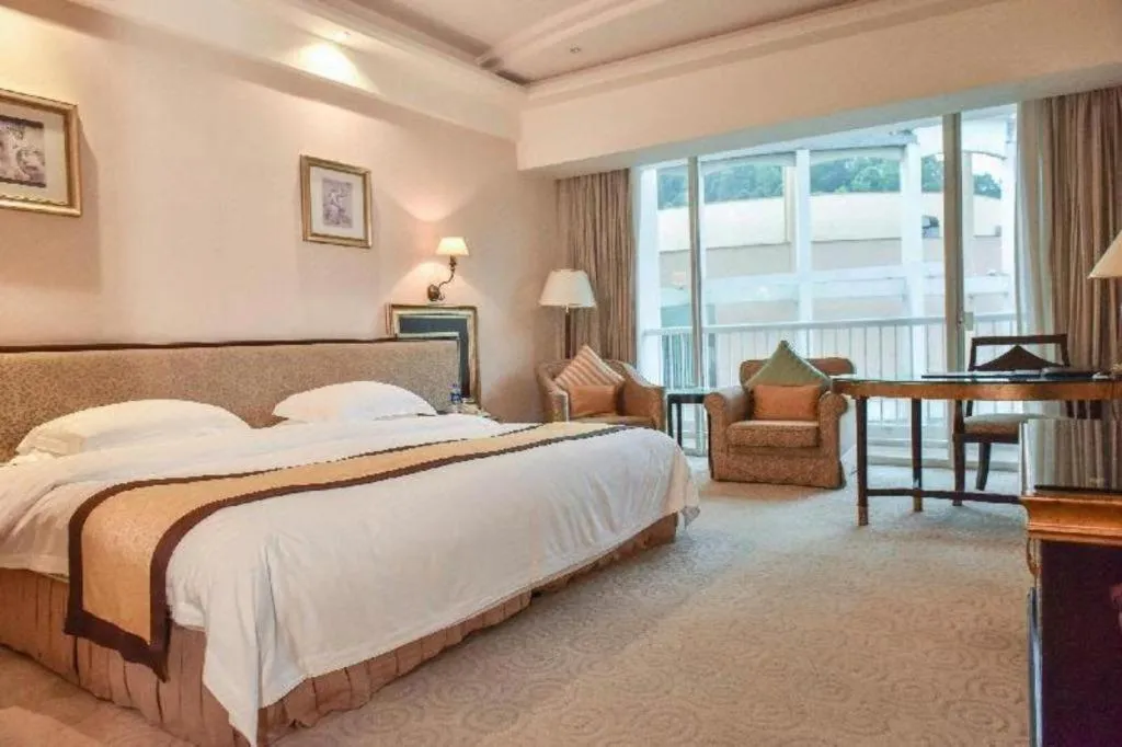 Bed in Dongguan MCB Lake Hotel