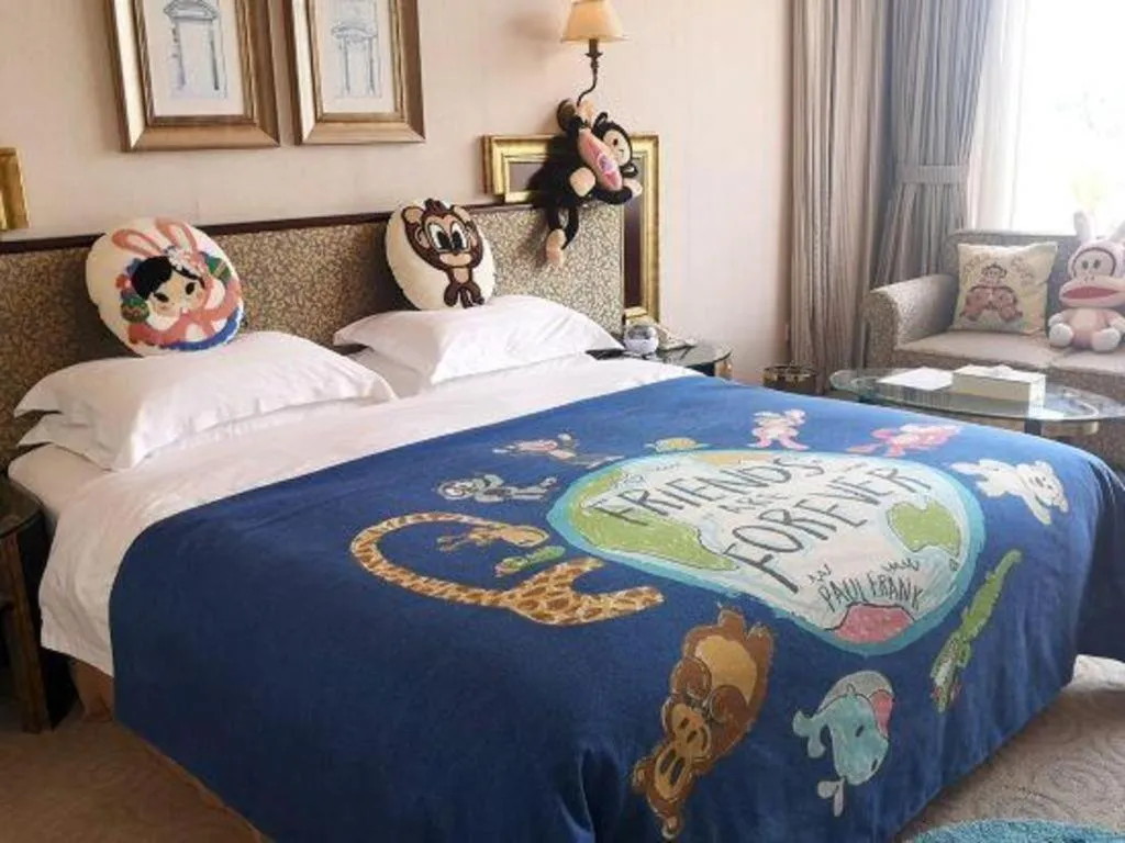 Bed in Dongguan MCB Lake Hotel