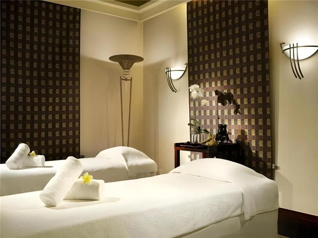 Bed in Dongguan MCB Lake Hotel