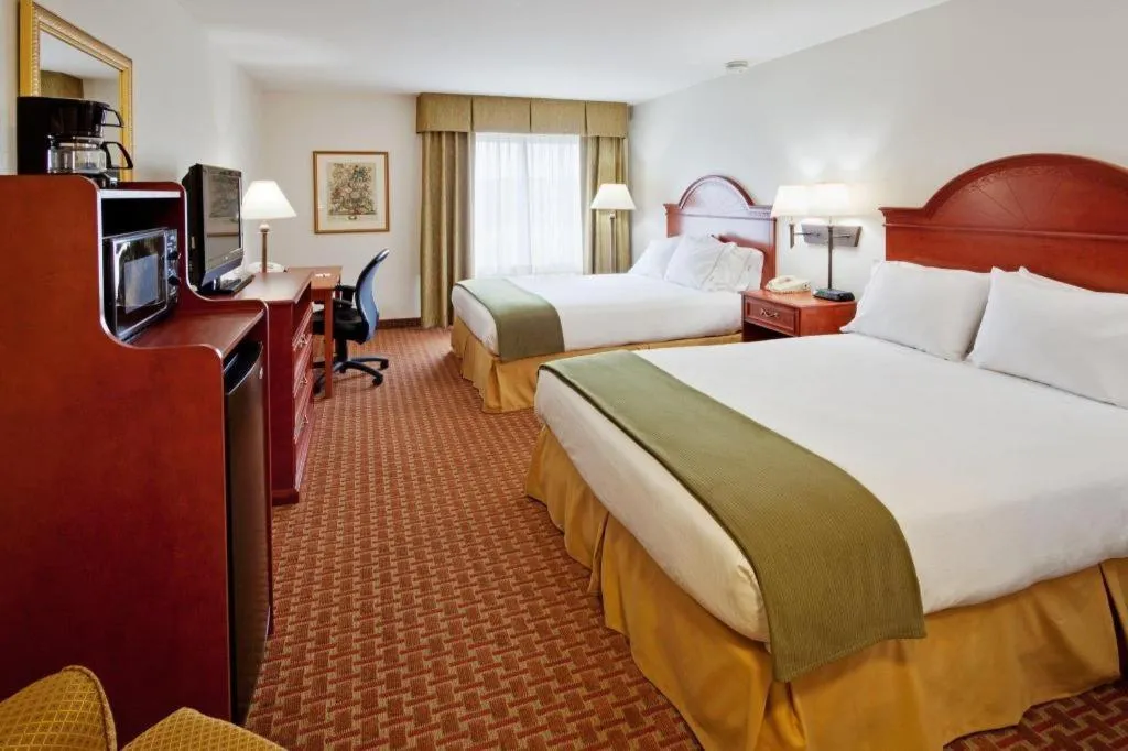 Bed in Holiday Inn Express Frackville Hotel By IHG