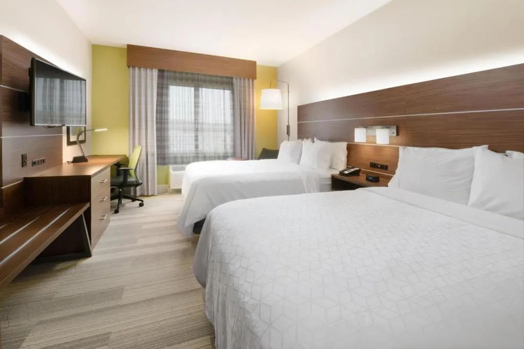Bed in Holiday Inn Express Camden Hotel By IHG
