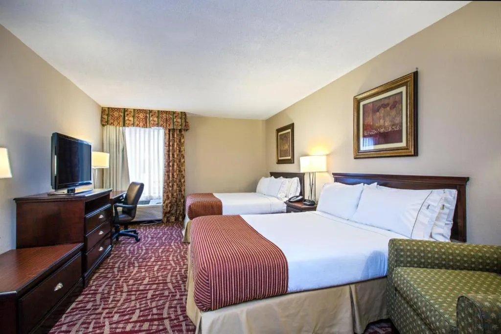 Bed in Holiday Inn Express Hotel And Suites Corinth By IHG