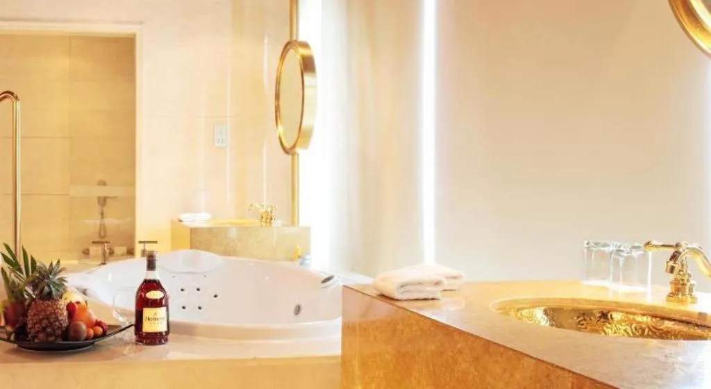 Golden Eagle Summit Hotel Downtown