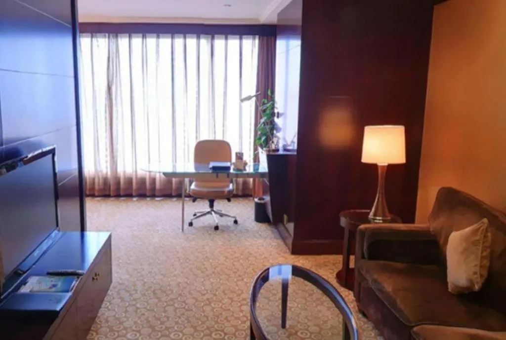 Golden Eagle Summit Hotel Downtown