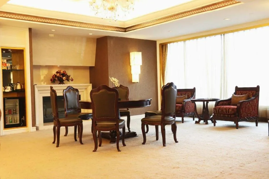 Golden Eagle Summit Hotel Downtown