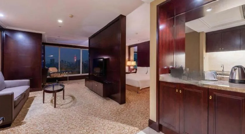 Golden Eagle Summit Hotel Downtown