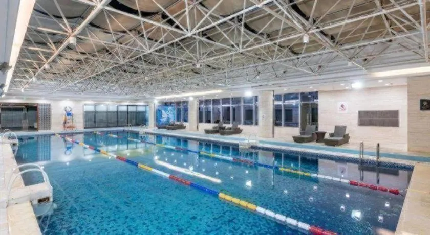 Golden Eagle Summit Hotel Downtown