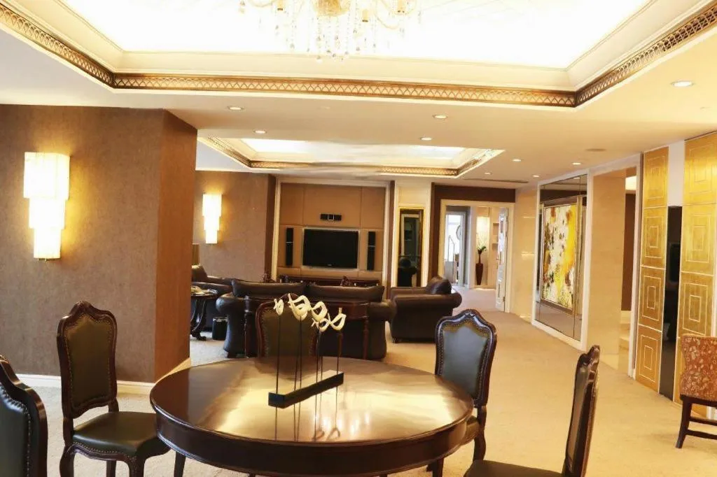 Golden Eagle Summit Hotel Downtown