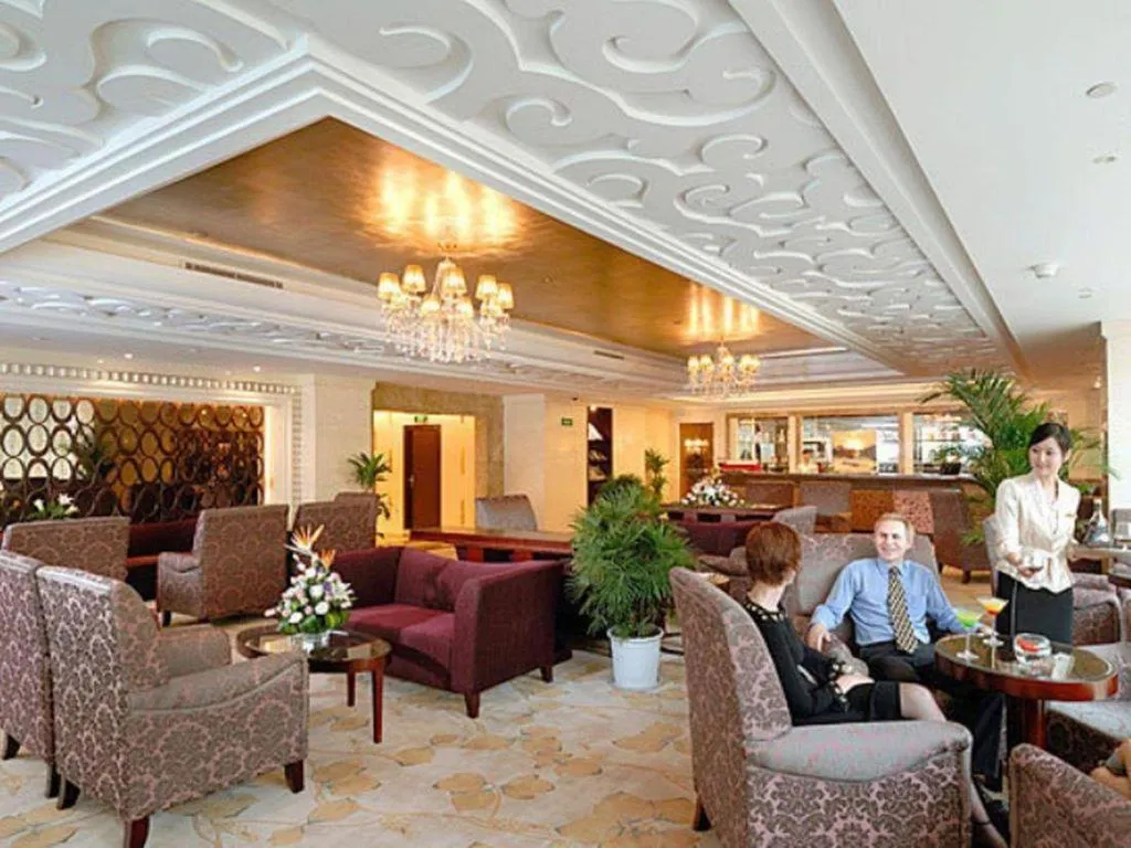 Golden Eagle Summit Hotel Downtown