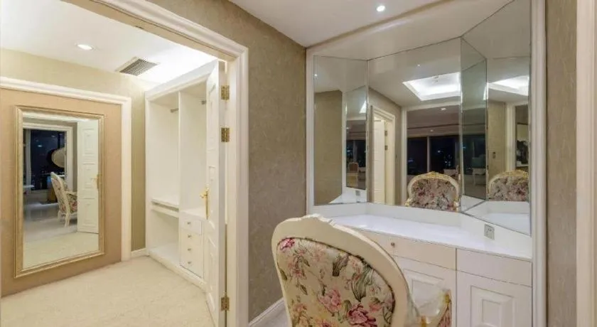 Golden Eagle Summit Hotel Downtown