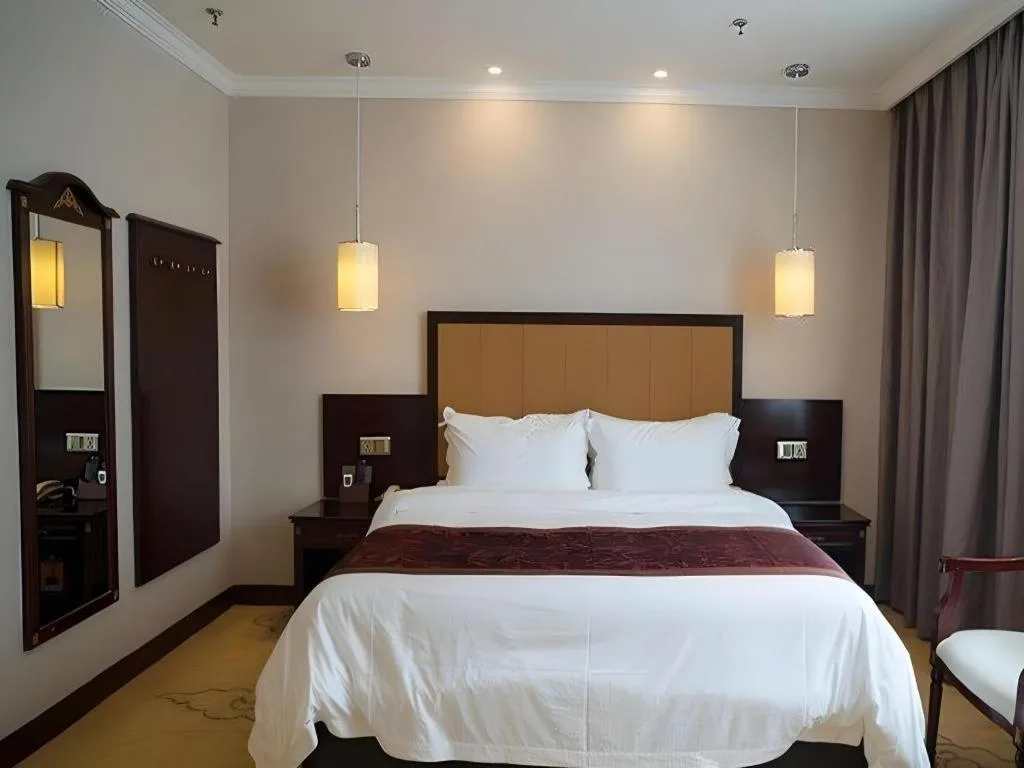 Bed in Sun Island Holiday Hotel