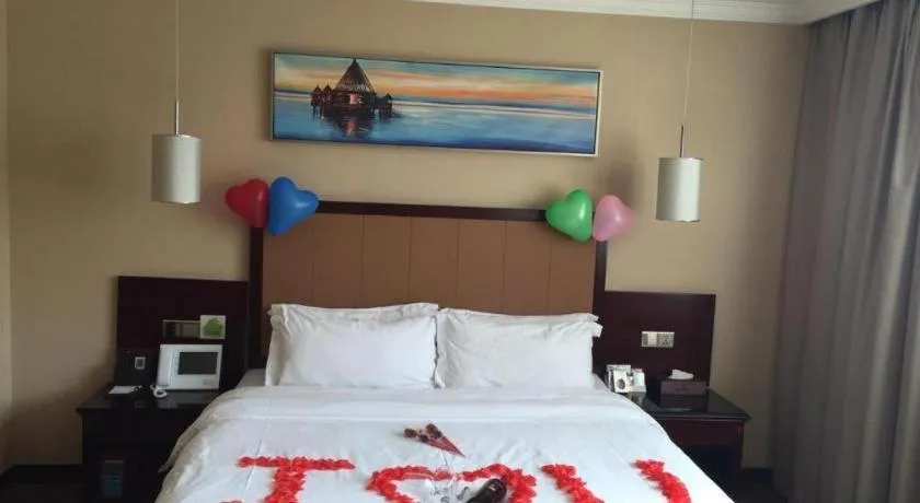 Bed in Sun Island Holiday Hotel