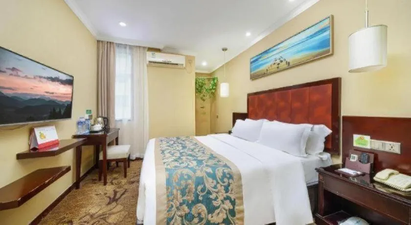 Bed in Sun Island Holiday Hotel