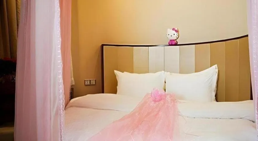 Bed in Sun Island Holiday Hotel